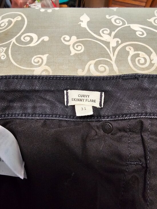 Madewell Curvy Skinny Flare Jeans in Black - Picture 8 of 11